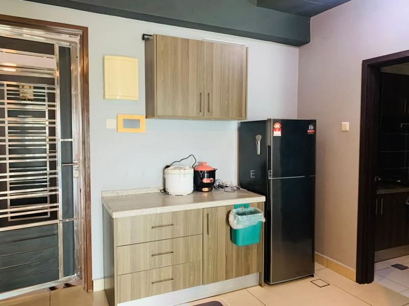 Service Residence for Sale at D'Inspire Residence (Inspira Bestari) - Jenny Tee - Kitchen - PropertyGuru.com.my