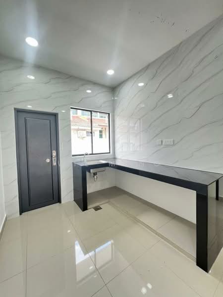 Rumah Teres 1 Tingkat untuk Dijual di Taman Puteri Wangsa (Ulu Tiram) - Wil Mong - Kitchen - PropertyGuru.com.my