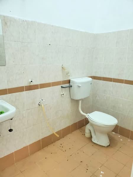 Cluster House for Sale in Taman Sungai Karang Jaya (Sungai Karang) - Idham Che'Ali - Bathroom - PropertyGuru.com.my