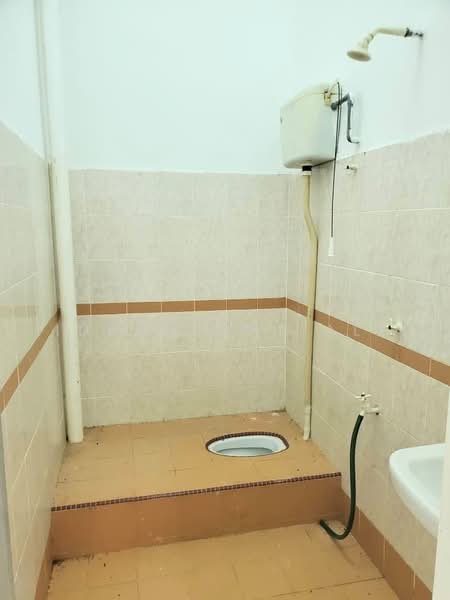 Cluster House for Sale in Taman Sungai Karang Jaya (Sungai Karang) - Idham Che'Ali - Bathroom - PropertyGuru.com.my