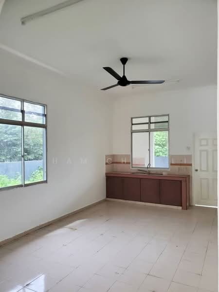 Cluster House for Sale in Taman Sungai Karang Jaya (Sungai Karang) - Idham Che'Ali - Kitchen - PropertyGuru.com.my