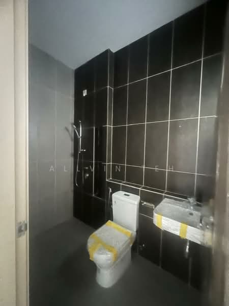 Rumah Teres untuk Dijual di Bandar Kinrara Seksyen 1 (Bandar Kinrara) - Allvin Teh - Bathroom - PropertyGuru.com.my