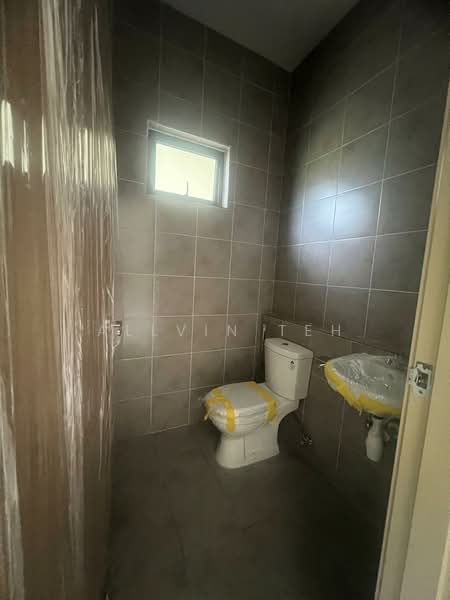 Rumah Teres untuk Dijual di Bandar Kinrara Seksyen 1 (Bandar Kinrara) - Allvin Teh - Bathroom - PropertyGuru.com.my