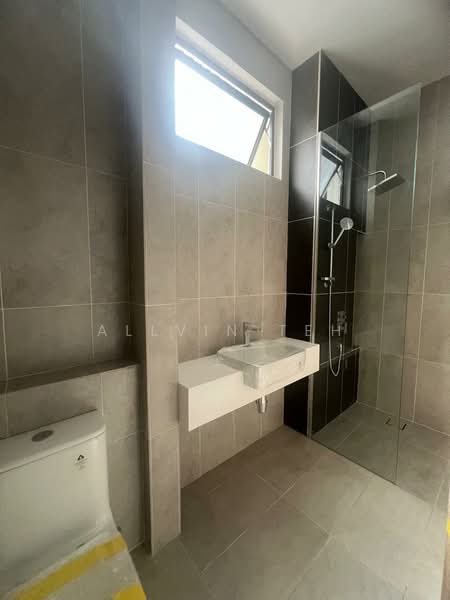 Rumah Teres untuk Dijual di Bandar Kinrara Seksyen 1 (Bandar Kinrara) - Allvin Teh - Bathroom - PropertyGuru.com.my