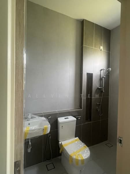 Rumah Teres untuk Dijual di Bandar Kinrara Seksyen 1 (Bandar Kinrara) - Allvin Teh - Bathroom - PropertyGuru.com.my