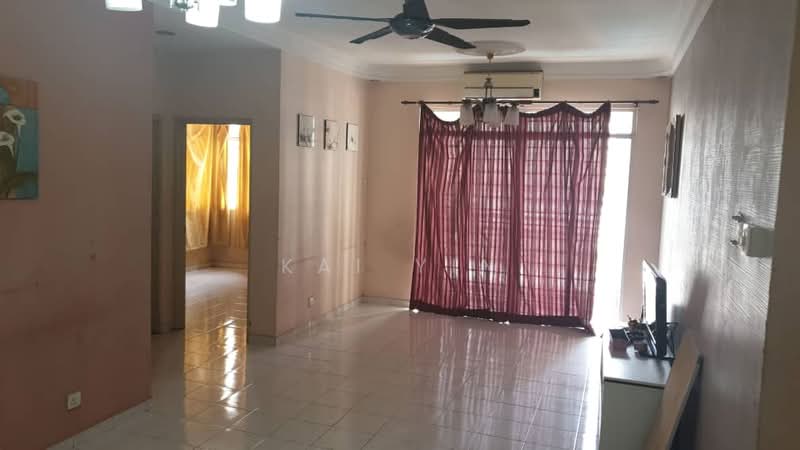 Kondominium untuk Dijual di Platinum Hill PV 5 - Kai Yin - Living Room - PropertyGuru.com.my