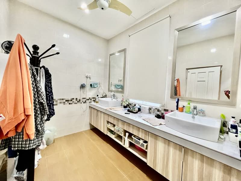 Rumah Berkembar untuk Dijual di Taman Tun Dr Ismail (Kuala Lumpur) - Yin Peng . - Bathroom - PropertyGuru.com.my