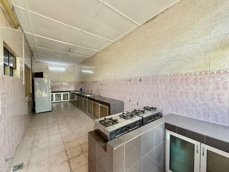 Rumah Berkembar untuk Dijual di Seksyen 9 (Shah Alam) - Aizuddin Ali - Kitchen - PropertyGuru.com.my