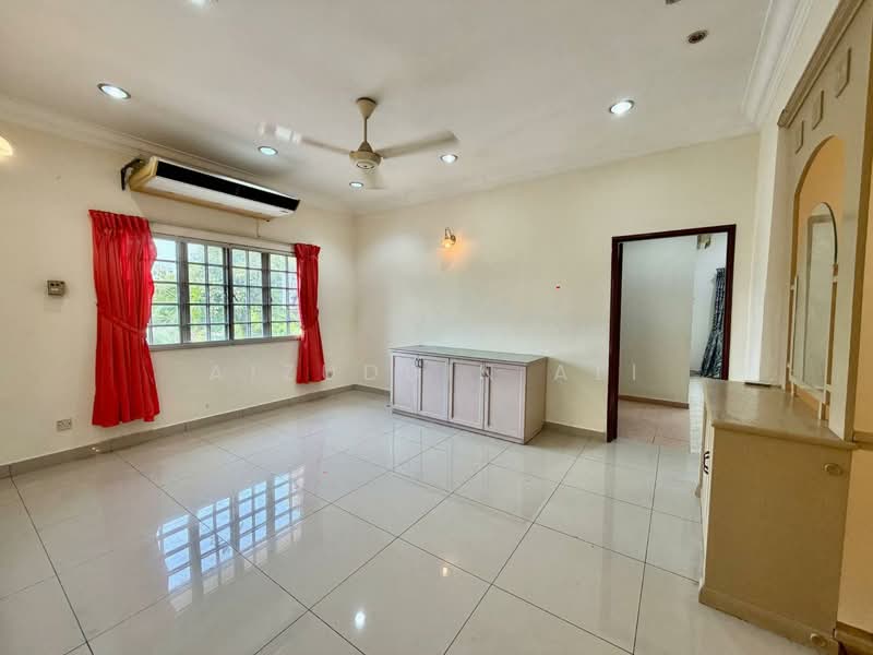 Rumah Berkembar untuk Dijual di Seksyen 9 (Shah Alam) - Aizuddin Ali - Living Room - PropertyGuru.com.my