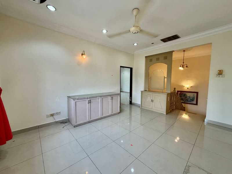 Rumah Berkembar untuk Dijual di Seksyen 9 (Shah Alam) - Aizuddin Ali - Living Room - PropertyGuru.com.my