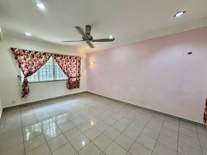 Rumah Berkembar untuk Dijual di Seksyen 9 (Shah Alam) - Aizuddin Ali - Living Room - PropertyGuru.com.my