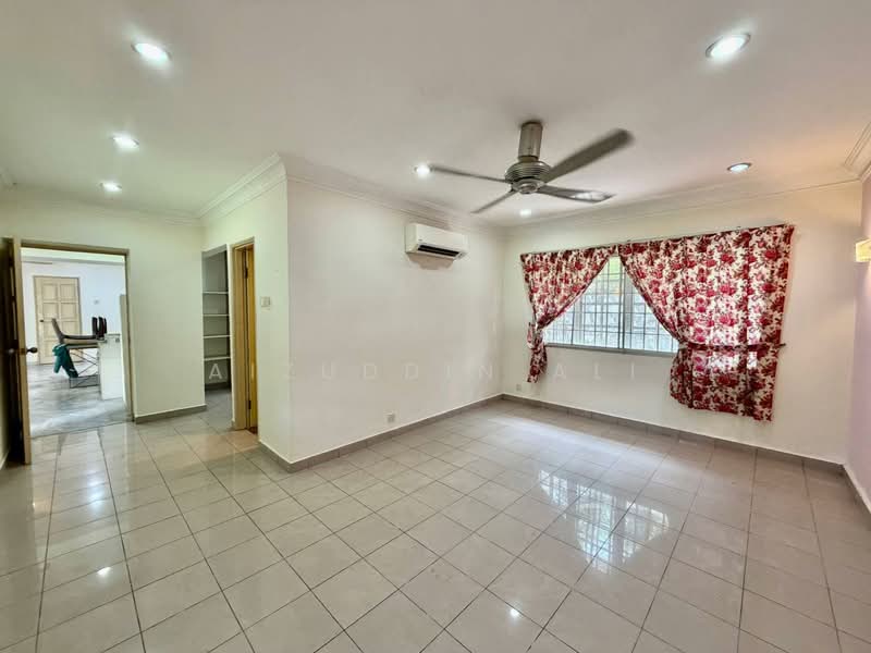 Rumah Berkembar untuk Dijual di Seksyen 9 (Shah Alam) - Aizuddin Ali - Living Room - PropertyGuru.com.my