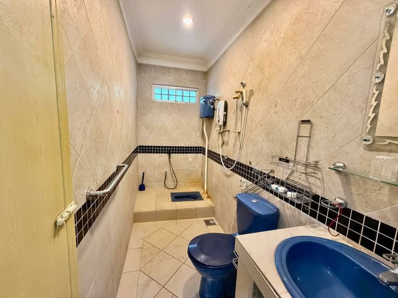 Rumah Berkembar untuk Dijual di Seksyen 9 (Shah Alam) - Aizuddin Ali - Bathroom - PropertyGuru.com.my
