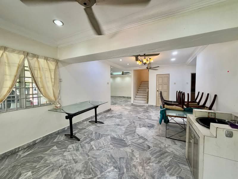 Rumah Berkembar untuk Dijual di Seksyen 9 (Shah Alam) - Aizuddin Ali - Living Room - PropertyGuru.com.my