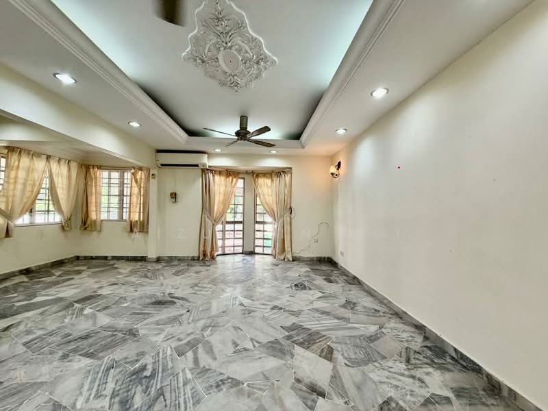 Rumah Berkembar untuk Dijual di Seksyen 9 (Shah Alam) - Aizuddin Ali - Living Room - PropertyGuru.com.my