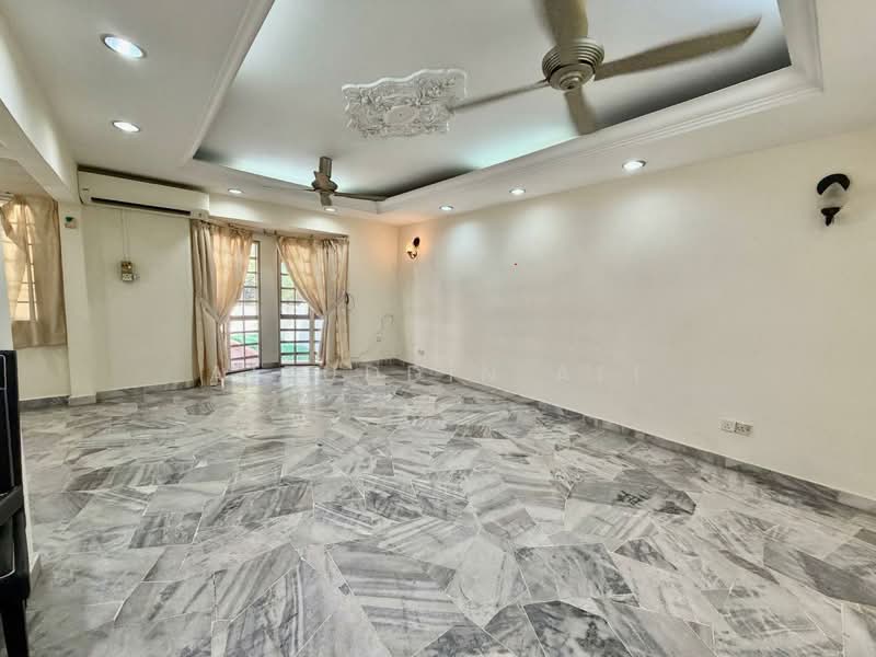 Rumah Berkembar untuk Dijual di Seksyen 9 (Shah Alam) - Aizuddin Ali - Living Room - PropertyGuru.com.my