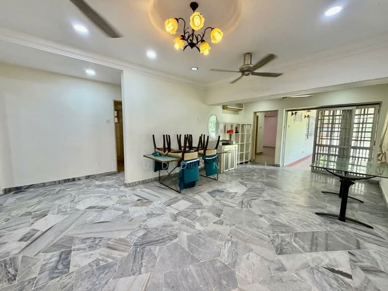 Rumah Berkembar untuk Dijual di Seksyen 9 (Shah Alam) - Aizuddin Ali - Living Room - PropertyGuru.com.my