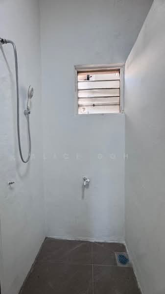 Rumah Flat untuk Dijual di Taman Pulai Utama - Alice Goh - Bathroom - PropertyGuru.com.my