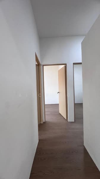 Rumah Flat untuk Dijual di Taman Pulai Utama - Alice Goh - Corridor - PropertyGuru.com.my
