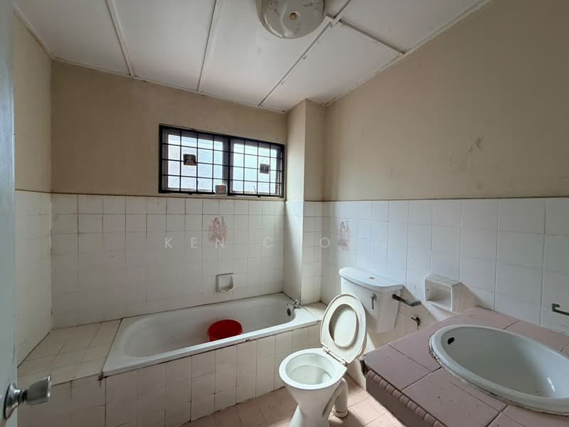 Bungalow House untuk Dijual di Rawang (Selangor) - Ken Chong - Bathroom - PropertyGuru.com.my