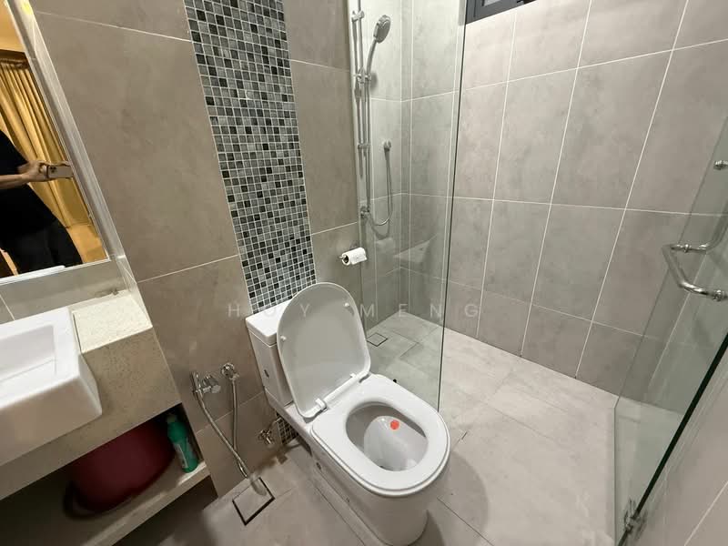 Condominium for Rent at Queens Residences Q2 @ Queens Waterfront - Hoy Meng - Bathroom - PropertyGuru.com.my
