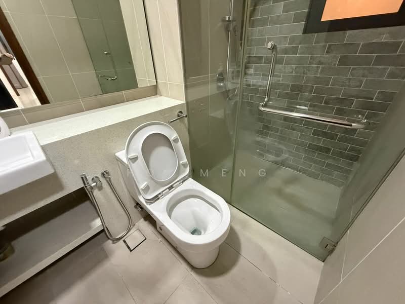 Kondominium untuk Disewa di Queens Residences Q2 @ Queens Waterfront - Hoy Meng - Bathroom - PropertyGuru.com.my