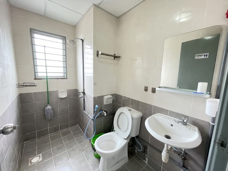 Kondominium untuk Disewa di Selayang Point - MY Loh - Bathroom - PropertyGuru.com.my