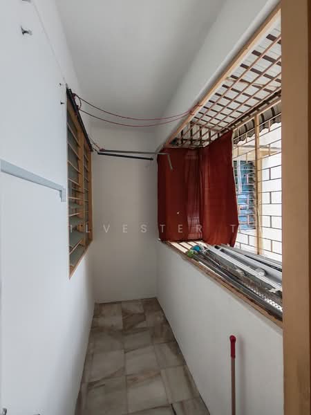 Rumah Flat untuk Disewa di Taman Lip Sin Block 1, 3 & 5 - Silvester Ti - Balcony - PropertyGuru.com.my