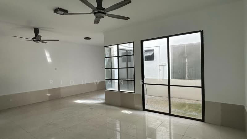 Rumah Teres 2 Tingkat untuk Dijual di Bukit Jelutong (Shah Alam) - Ridhwan Razak - Living Room - PropertyGuru.com.my