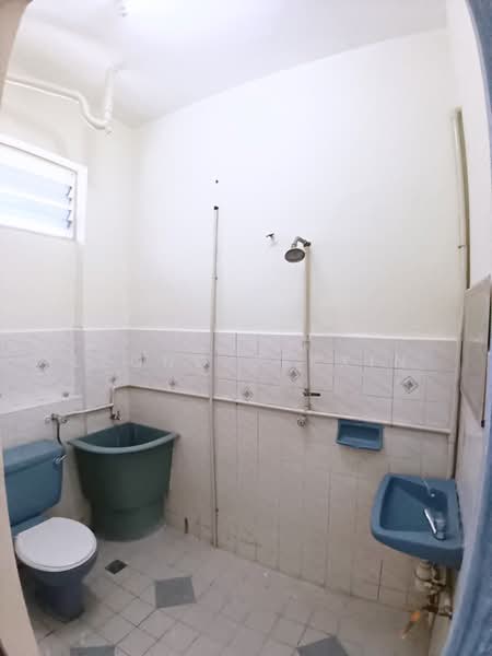 Apartment for Sale at Taman Sri Bunga - Leong Jekxin - Bathroom - PropertyGuru.com.my