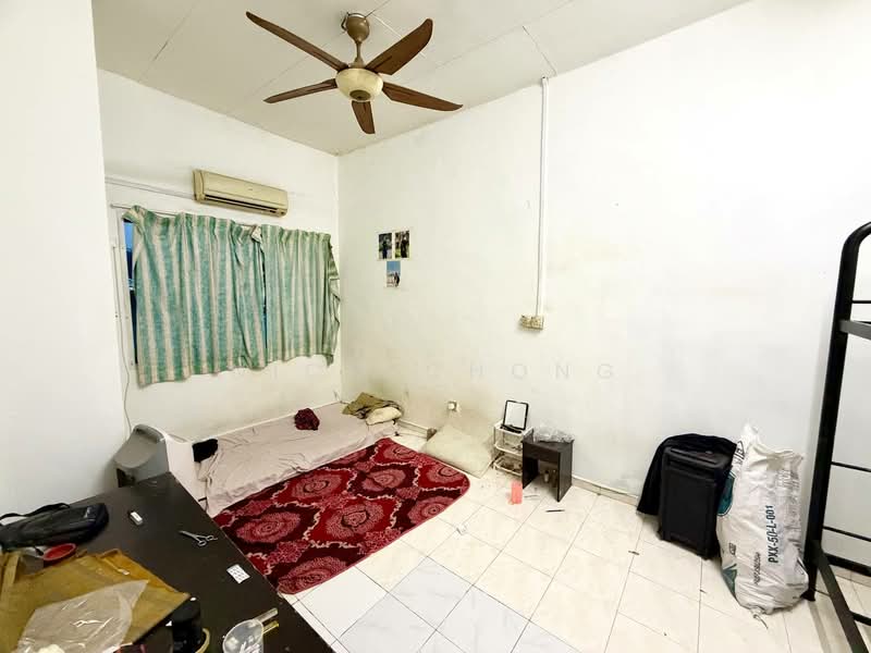Rumah Teres 2 Tingkat untuk Dijual di Taman Desa Jaya (Johor Bahru) - Nico Chong - Bedroom - PropertyGuru.com.my