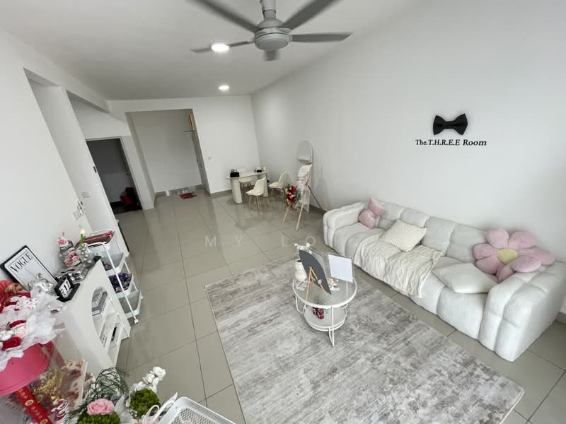 Kediaman Servis untuk Dijual di V-Residensi 5 - MY Loh - Living Room - PropertyGuru.com.my