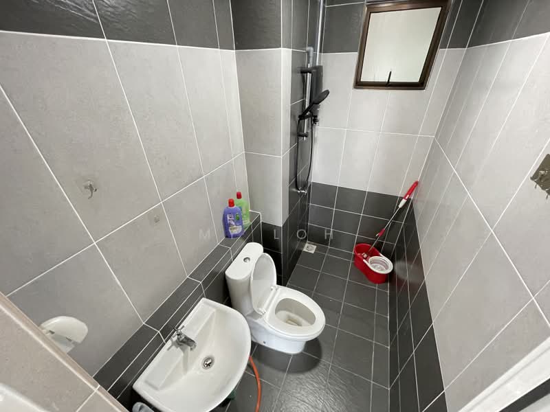 Kediaman Servis untuk Dijual di V-Residensi 5 - MY Loh - Bathroom - PropertyGuru.com.my