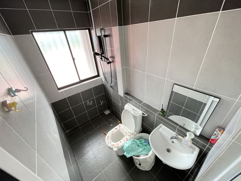 Kediaman Servis untuk Dijual di V-Residensi 5 - MY Loh - Bathroom - PropertyGuru.com.my