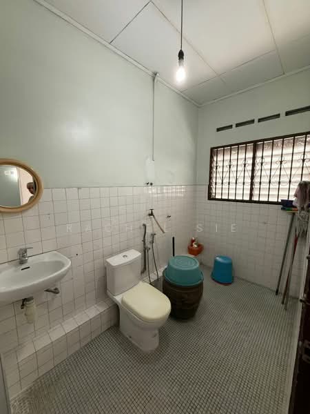 Rumah Teres 2 Tingkat untuk Disewa di Sea Park (Petaling Jaya) - Rachel Sie - Bathroom - PropertyGuru.com.my