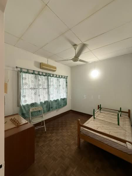 Rumah Teres 2 Tingkat untuk Disewa di Sea Park (Petaling Jaya) - Rachel Sie - Bedroom - PropertyGuru.com.my