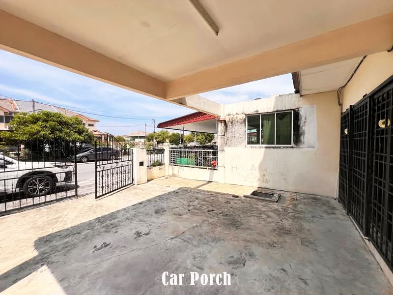 2-storey Terraced House for Sale in Kampar (Perak) - Kevin Chai - Car Porch - PropertyGuru.com.my