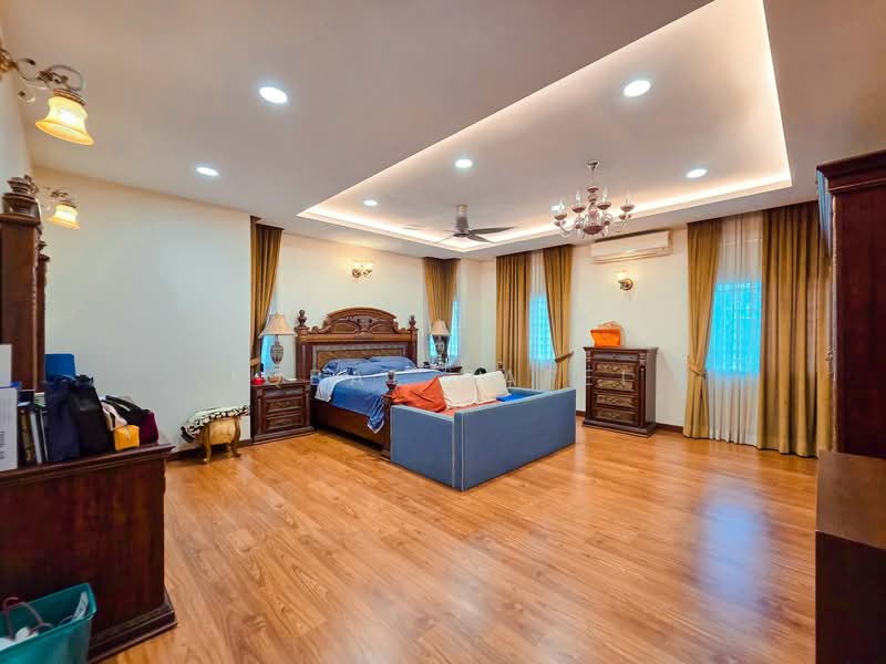 Semi-Detached House for Sale in Taman Tropika (Bangi) - Iqbal Rafei - Master Bedroom - PropertyGuru.com.my