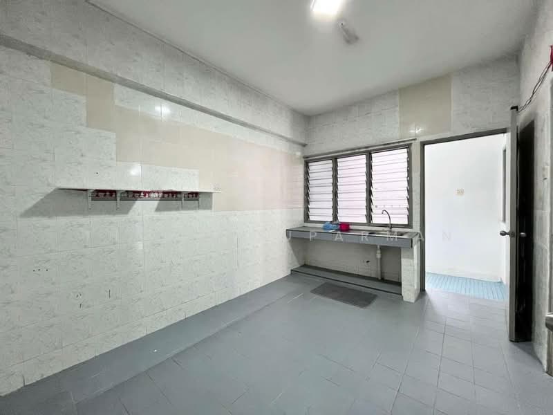Condominium for Sale at Tiara Kelana - Thoriq Suparman - Kitchen - PropertyGuru.com.my