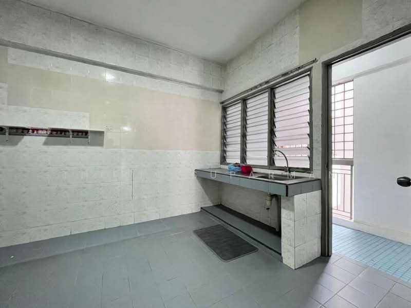 Condominium for Sale at Tiara Kelana - Thoriq Suparman - Kitchen - PropertyGuru.com.my