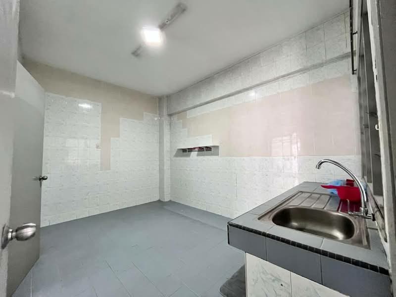 Condominium for Sale at Tiara Kelana - Thoriq Suparman - Kitchen - PropertyGuru.com.my