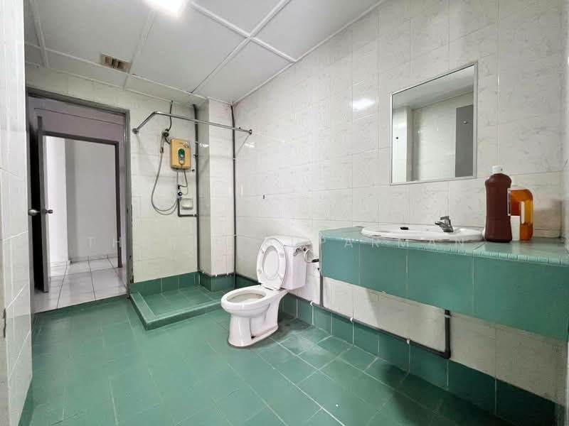 Condominium for Sale at Tiara Kelana - Thoriq Suparman - Bathroom - PropertyGuru.com.my