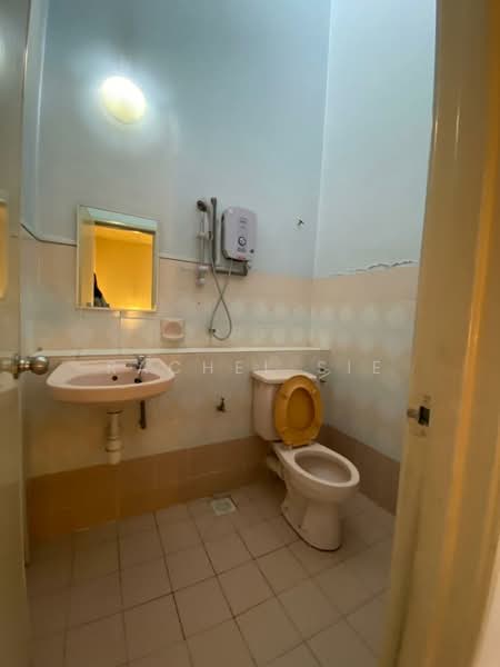 Rumah Teres 2 Tingkat untuk Dijual di Subang Jaya (Selangor) - Rachel Sie - Bathroom - PropertyGuru.com.my