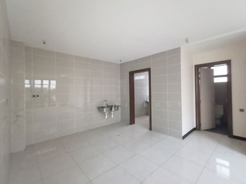 Rumah Teres 3 Tingkat untuk Dijual di Shah Alam (Selangor) - Salawati Busro - Kitchen - PropertyGuru.com.my