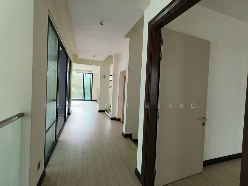 Rumah Teres 3 Tingkat untuk Dijual di Shah Alam (Selangor) - Salawati Busro - Corridor - PropertyGuru.com.my