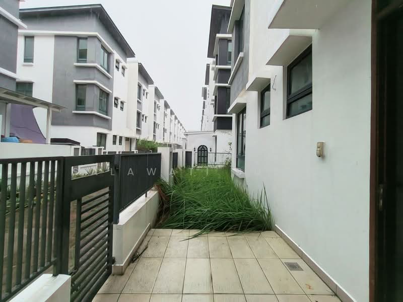 Rumah Teres 3 Tingkat untuk Dijual di Shah Alam (Selangor) - Salawati Busro - Exterior - PropertyGuru.com.my