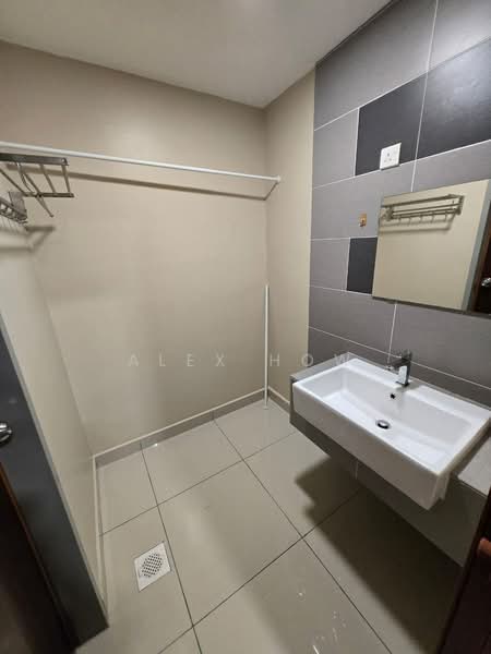 Servis Apartment untuk Disewa di G Residence - Alex How - Bathroom - PropertyGuru.com.my