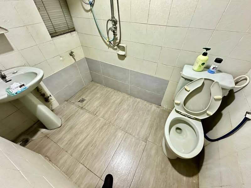 Kondominium untuk Dijual di Villa Putra - Thoriq Suparman - Bathroom - PropertyGuru.com.my