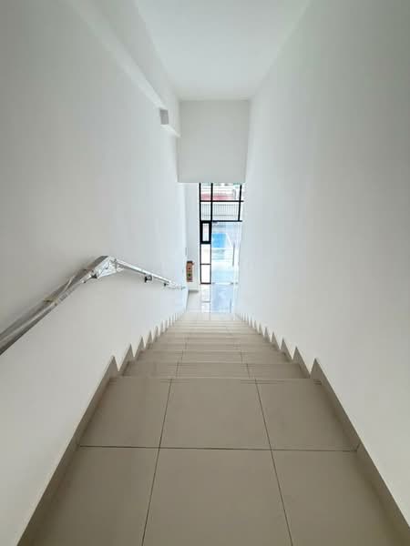 Kilang untuk Disewa di Taman Desa Cemerlang (Ulu Tiram) - Grace Yan - Corridor - PropertyGuru.com.my