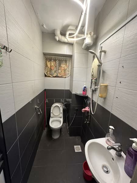 Pangsapuri untuk Dijual di Metro Villa - Elaine Yap - Bathroom - PropertyGuru.com.my